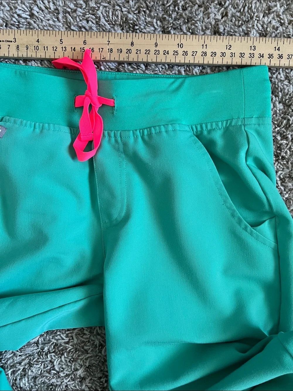 Like New! FIGS Zamora Jogger Scrub Pants PO#1426 Surgical Green in XS/P - Picture 16 of 16